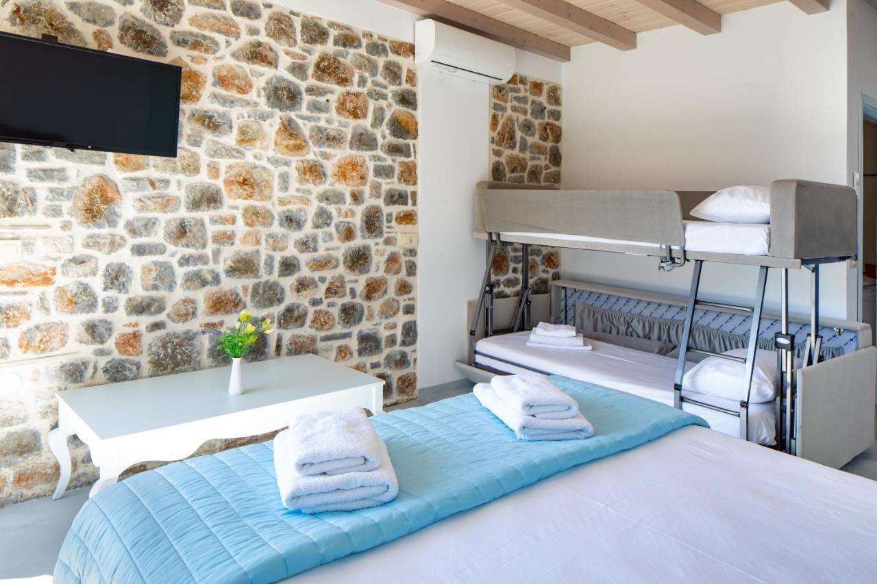 Molos Apartments Loutro Esterno foto
