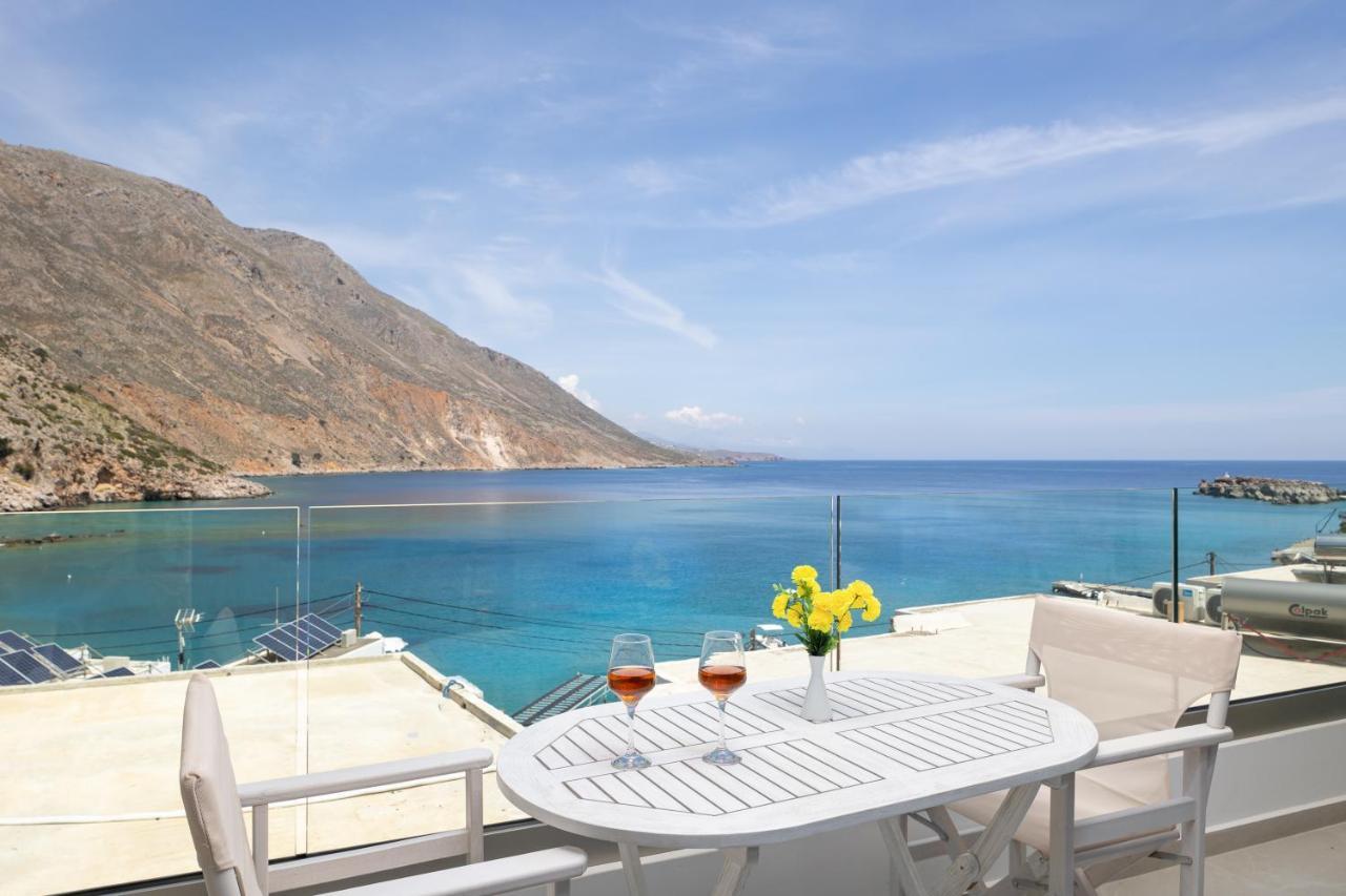 Molos Apartments Loutro Esterno foto